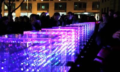 Die digitale Installation Puls der Stadt vor der Frankfurter Börse