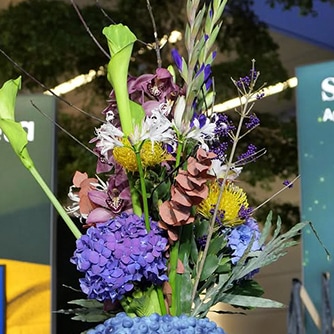 Blumenvase auf dem AI Week Stand